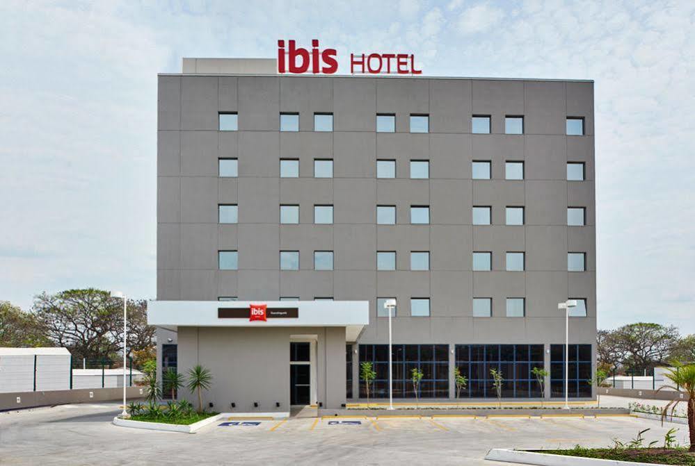 ホテル Ibis Guaratingueta Aparecida - Circuito Da Fe エクステリア 写真